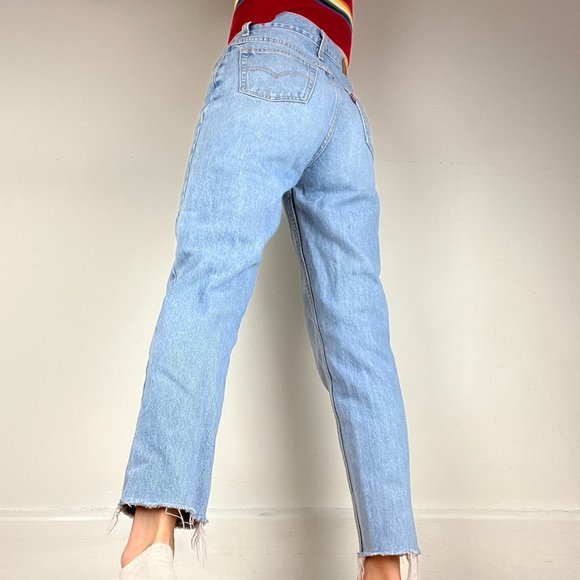 Levi’s High Rise / High Waisted Mom Jeans - Waist 26 - Medium / Light Wash - Picture 2 of 6